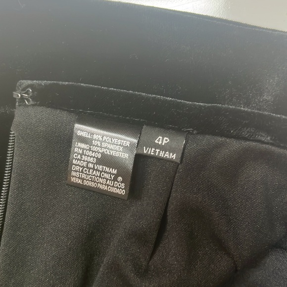Tahari Black Velvet Pencil Skirt Size 4 Petite - Picture 8 of 9